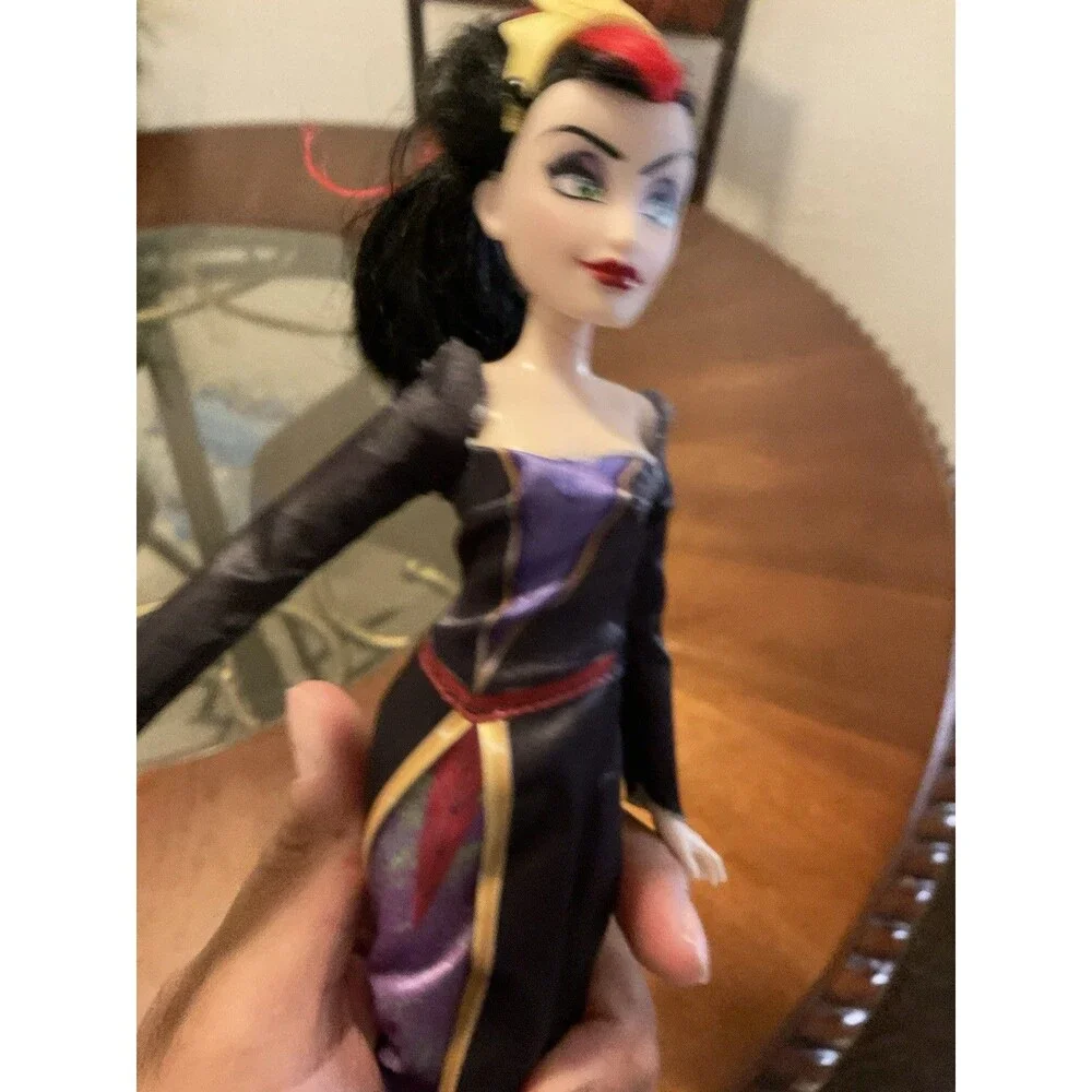 Disney Villains Snow White's Evil Queen 11